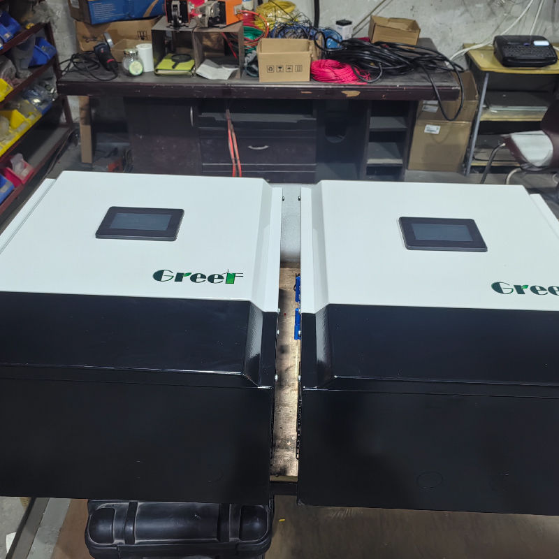 Controlador off-grid com corrente nominal de saída 100A/200A/80A/150A, ecrã LCD e temperatura ambiente -25°C/50°C para turbinas eólicas ou sistemas PMG
