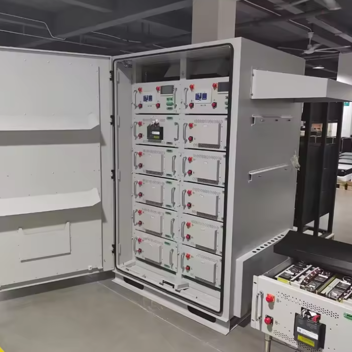 Gabinete de bateria externo com bateria de lítio para armazenamento de energia de 204-768 volts com combinação 16S1P e resfriamento de ar industrial