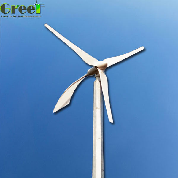 Sistema de grade completo do híbrido da turbina eólica horizontal completa da linha central 5KW de vez em quando